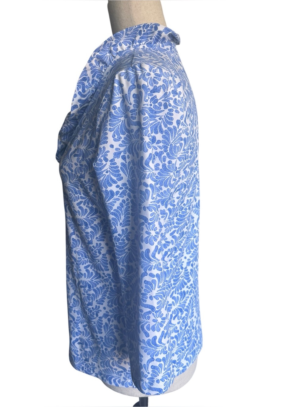 J McLaughlin Catalina Cloth Ruffle Neck Blue White Floral Top Size M - Picture 5 of 10